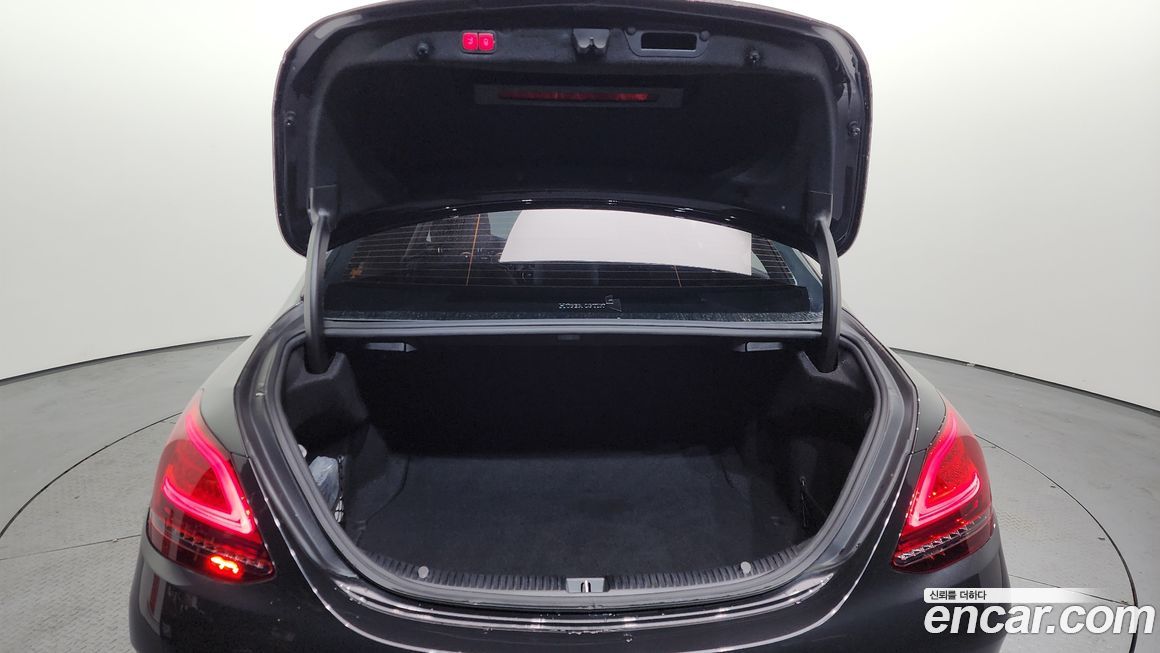 Mercedes-Benz C-Class 2021