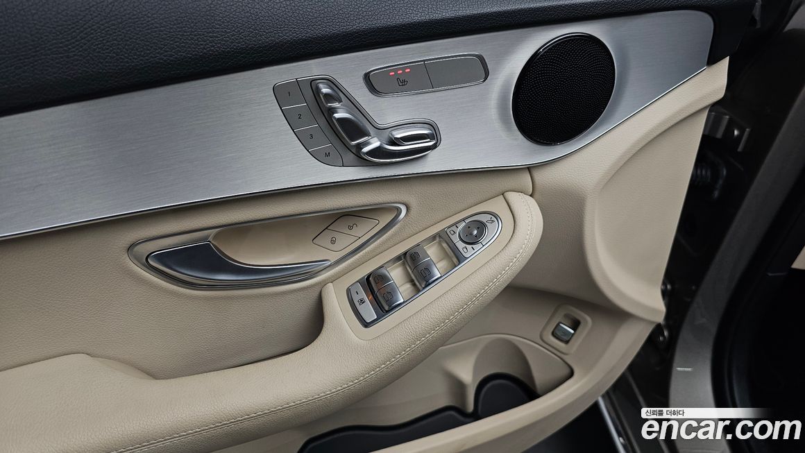 Mercedes-Benz C-Class 2020