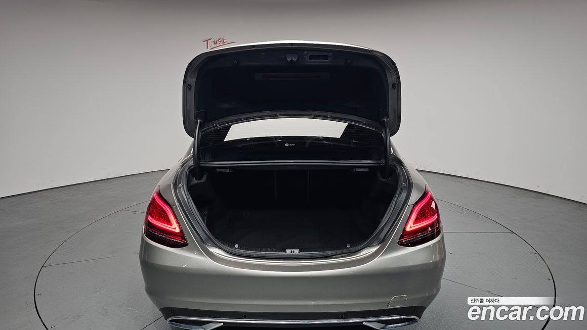 Mercedes-Benz C-Class 2020