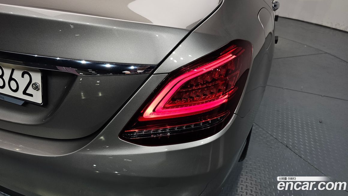 Mercedes-Benz C-Class 2020