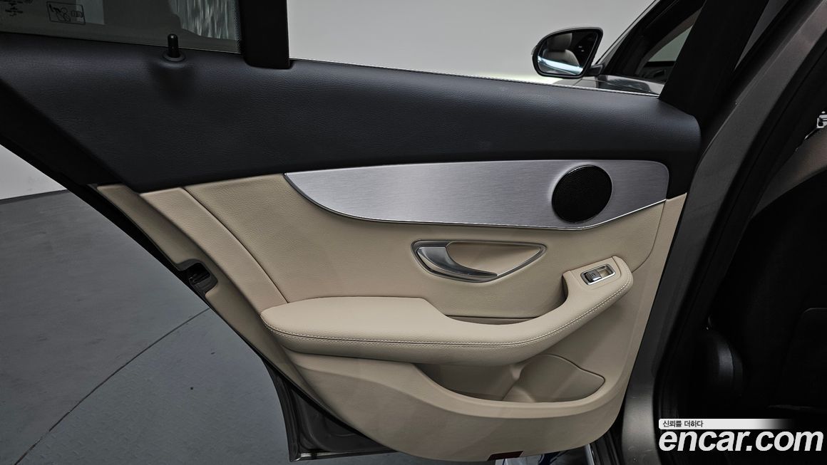Mercedes-Benz C-Class 2020
