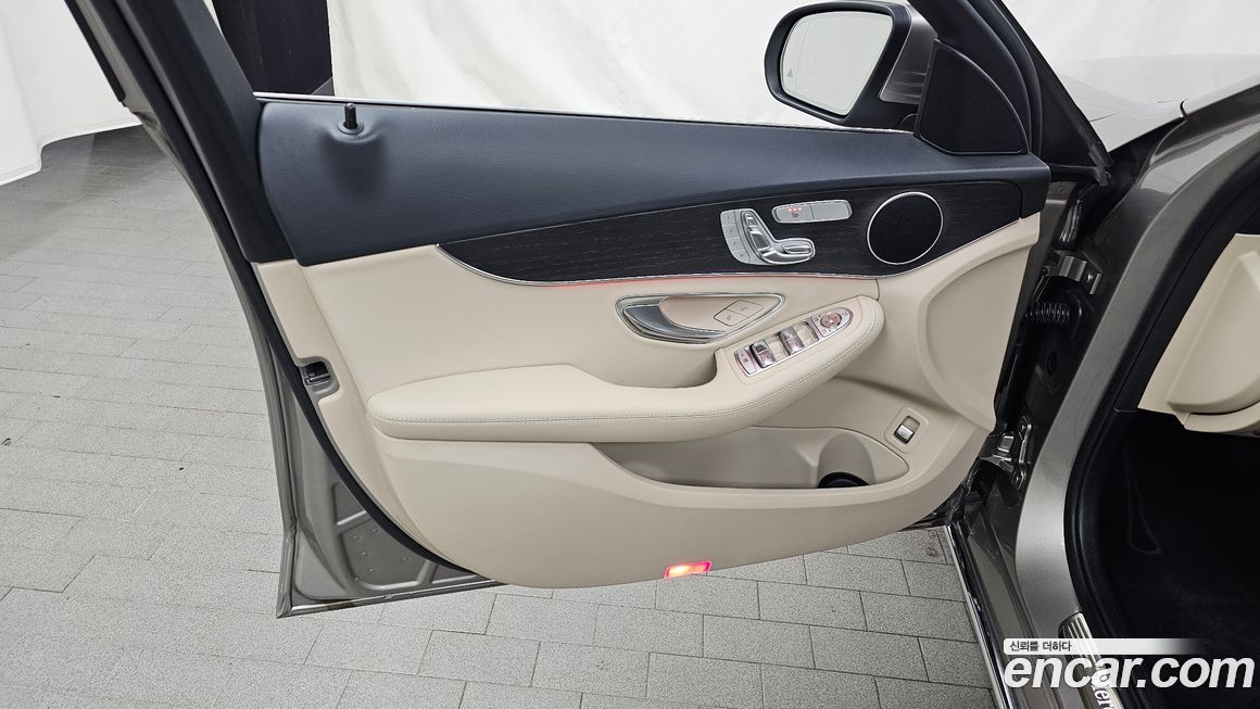 Mercedes-Benz C-Class 2020