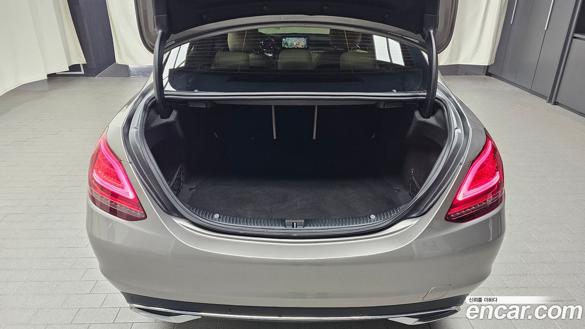 Mercedes-Benz C-Class 2020