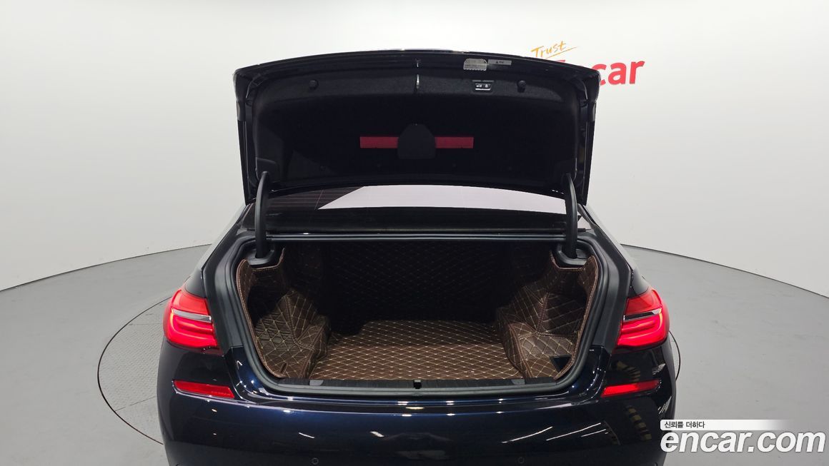 BMW 7-Series 2017