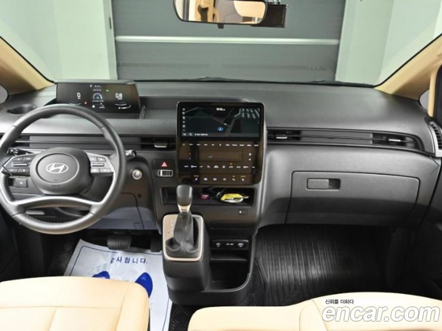 Hyundai Staria 2025