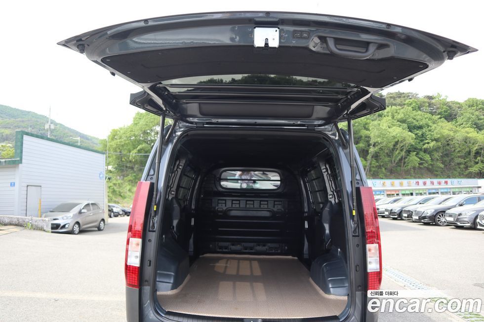 Hyundai Staria 2025