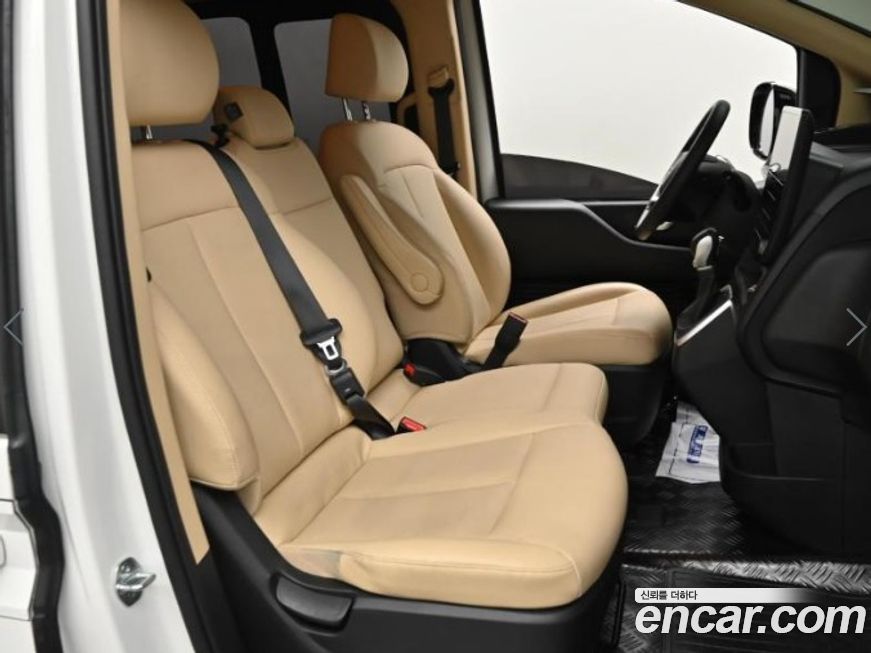 Hyundai Staria 2025
