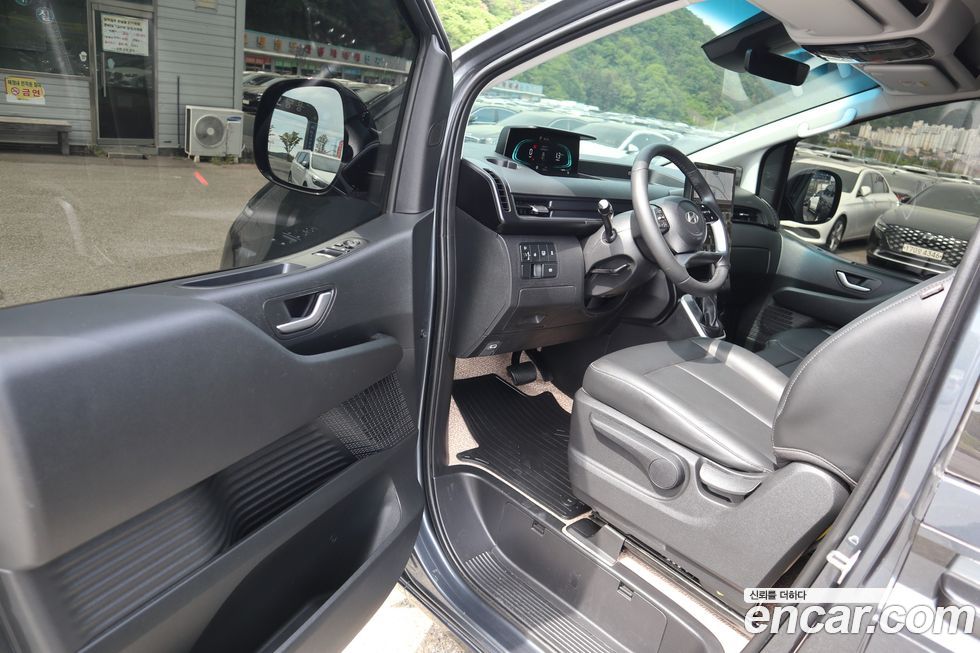 Hyundai Staria 2025