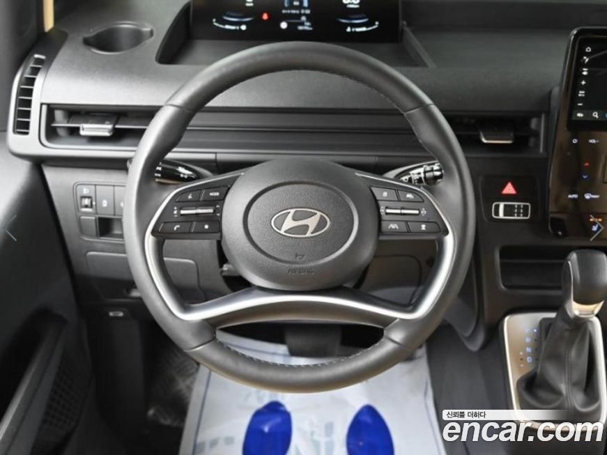 Hyundai Staria 2025