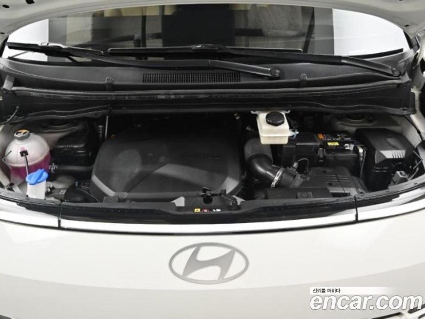 Hyundai Staria 2025