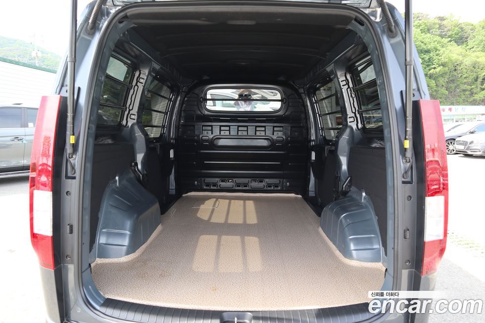 Hyundai Staria 2025