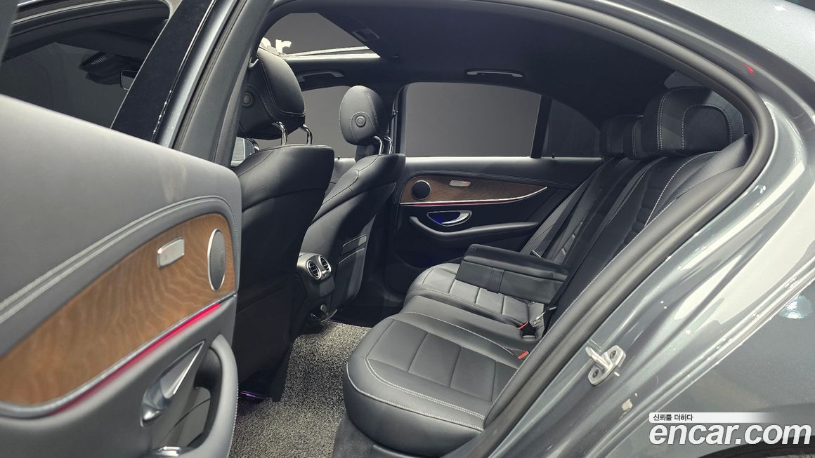 Mercedes-Benz E-Class 2021