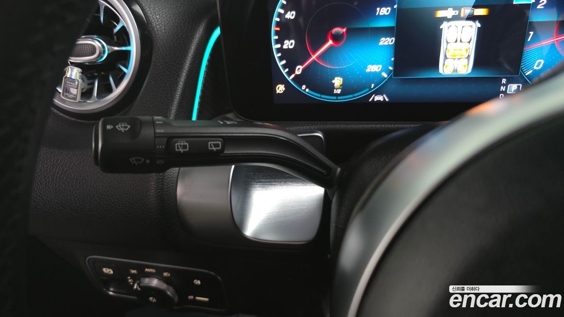 Mercedes-Benz GLB-Class 2021