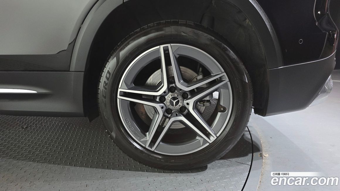 Mercedes-Benz GLB-Class 2021