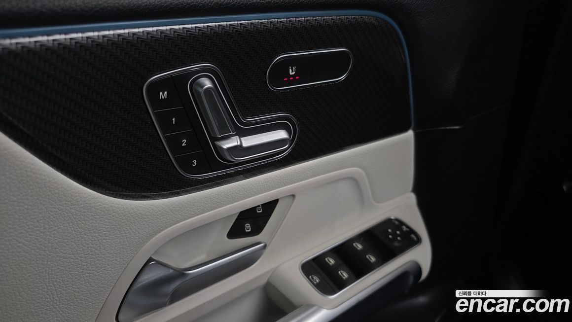 Mercedes-Benz GLB-Class 2021