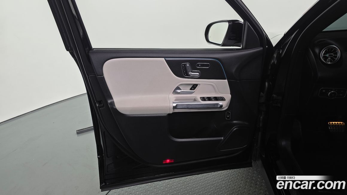 Mercedes-Benz GLB-Class 2021