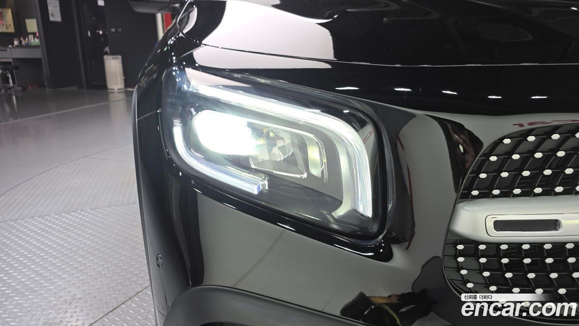 Mercedes-Benz GLB-Class 2021