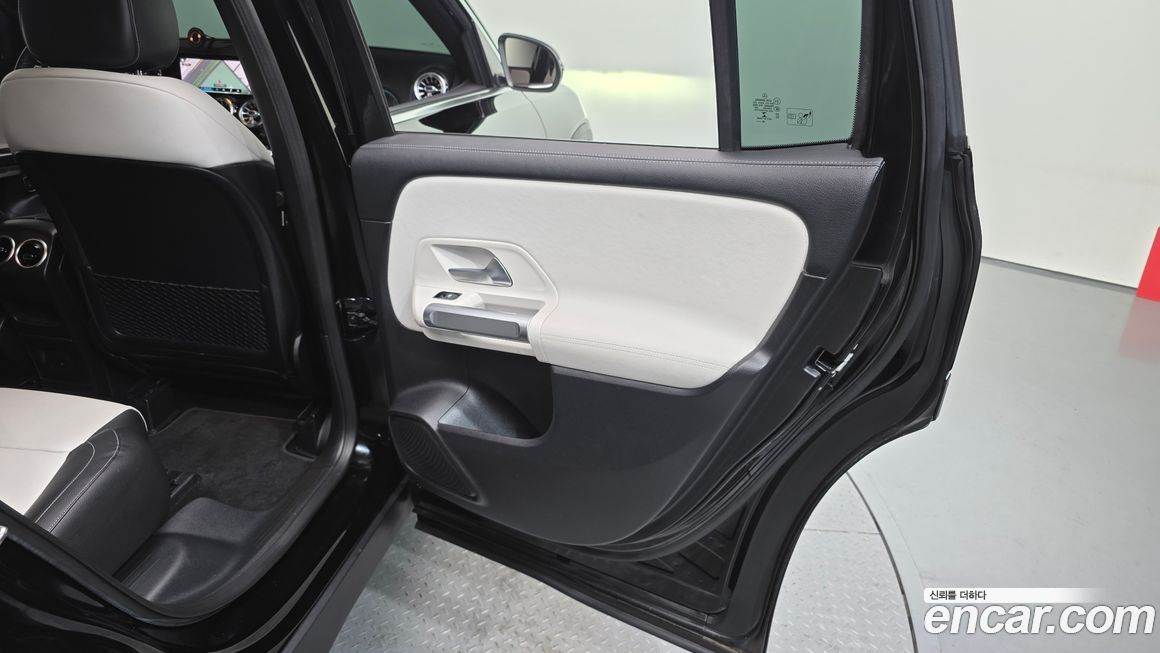 Mercedes-Benz GLB-Class 2021