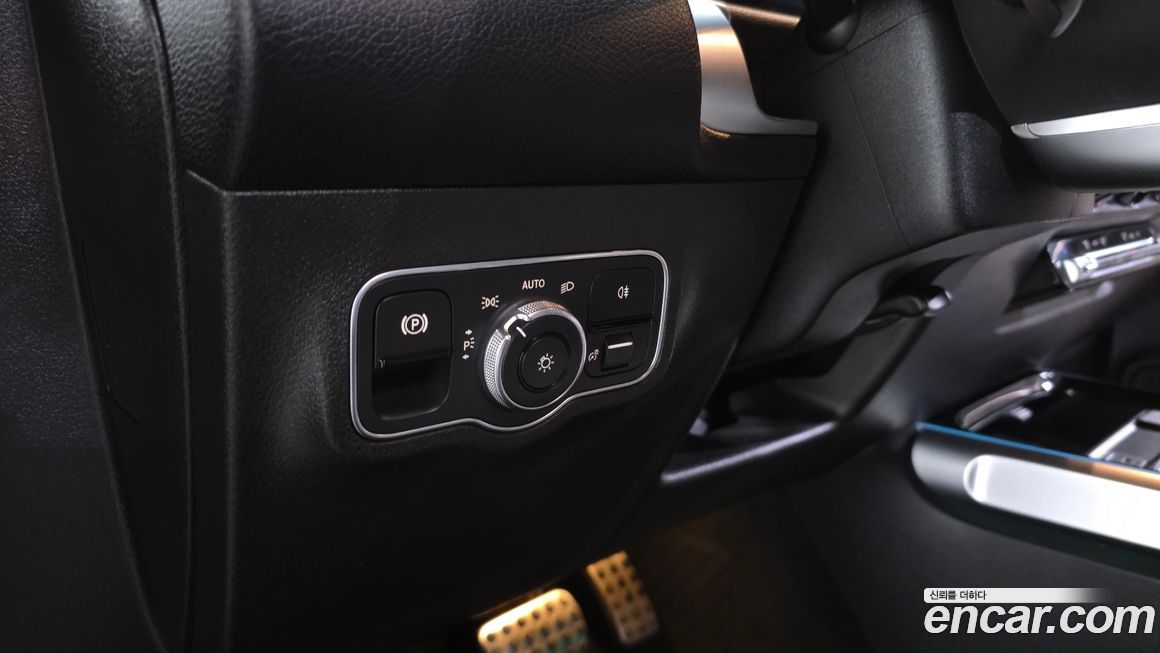Mercedes-Benz GLB-Class 2021