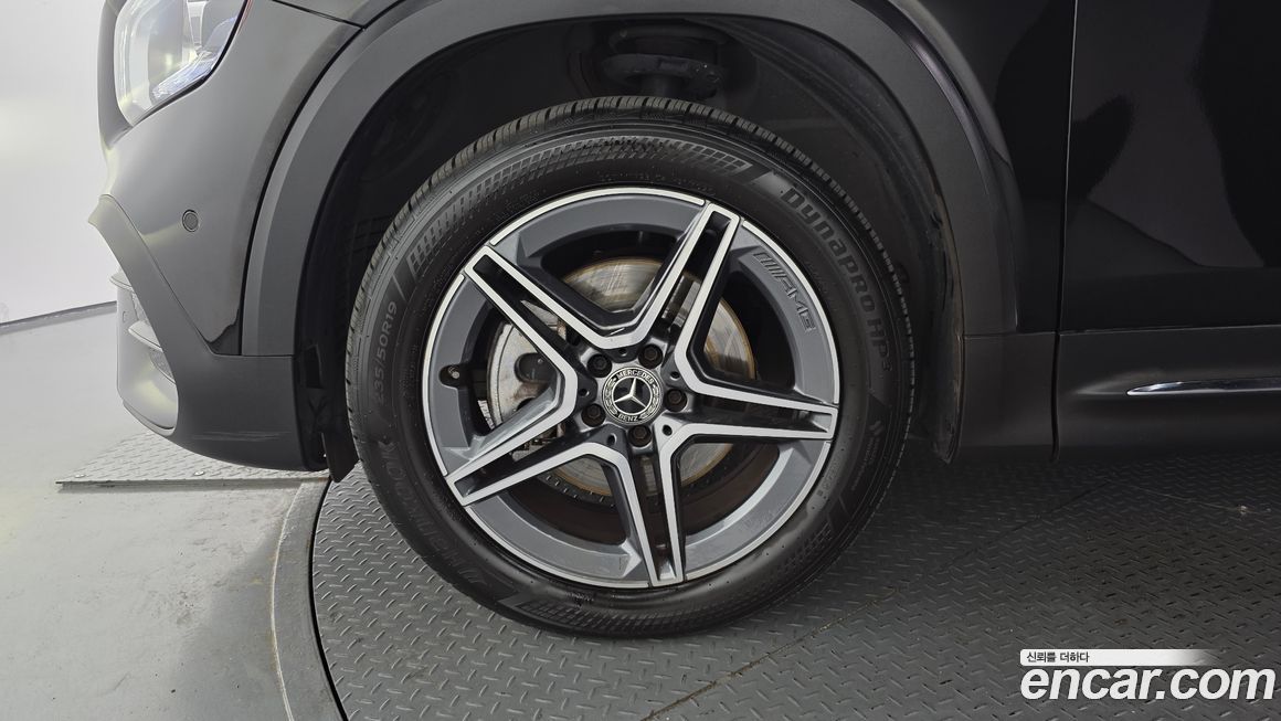 Mercedes-Benz GLB-Class 2021