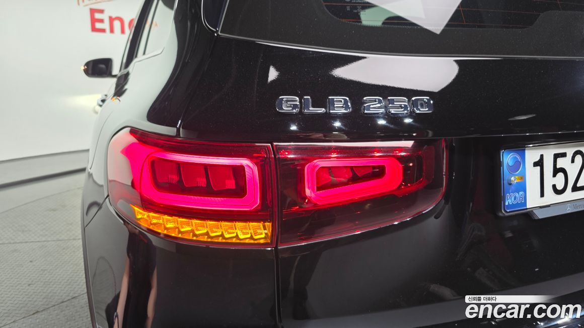 Mercedes-Benz GLB-Class 2021