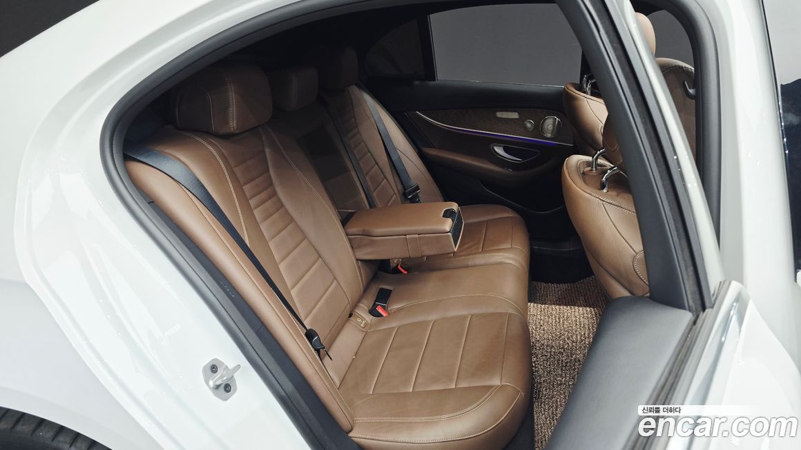 Mercedes-Benz E-Class 2021