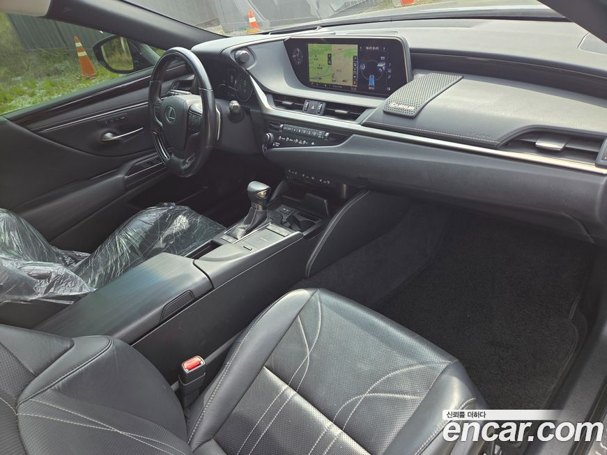 Lexus ES 2019