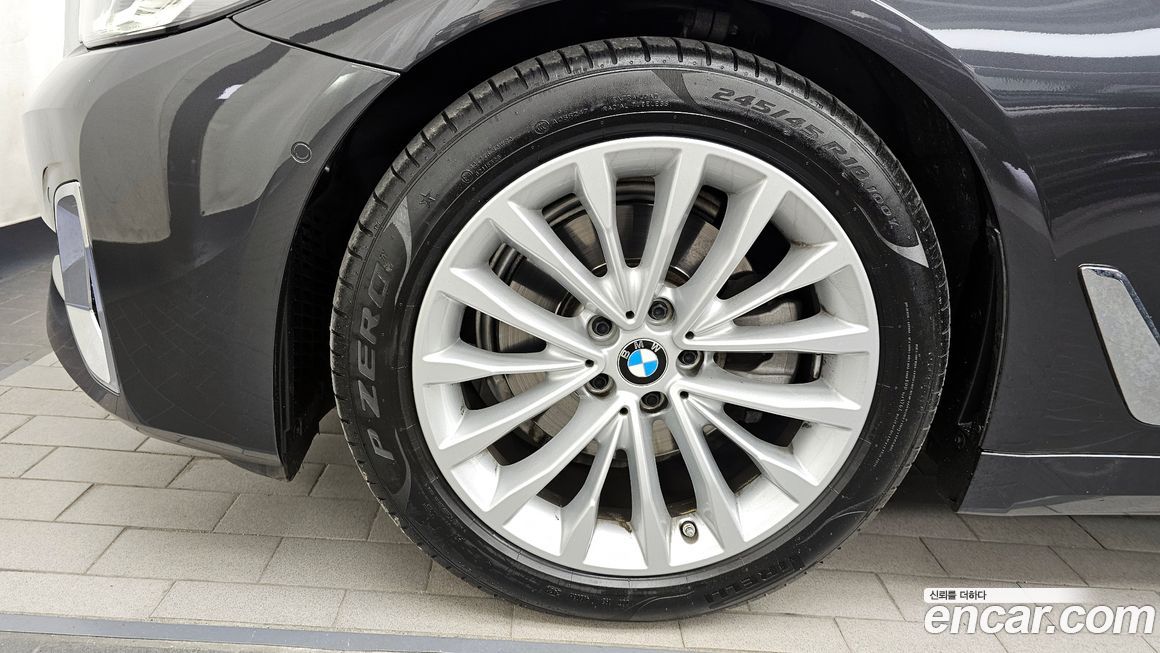 BMW 5-Series 2022