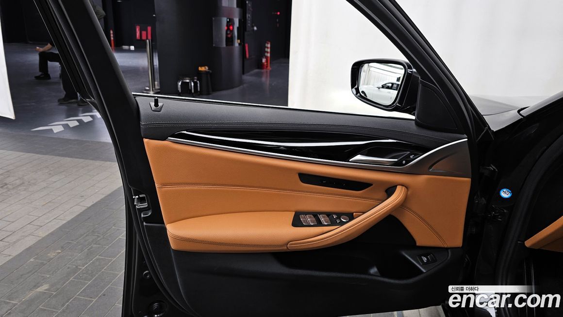 BMW 5-Series 2022