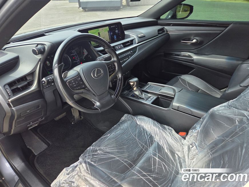 Lexus ES 2019