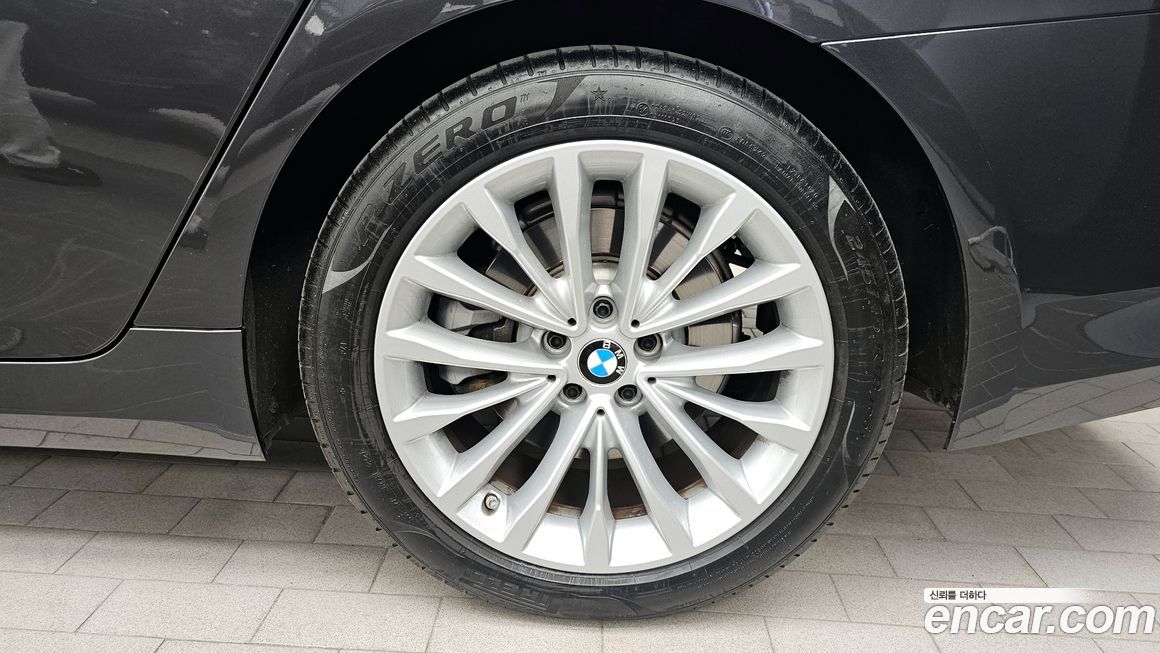 BMW 5-Series 2022