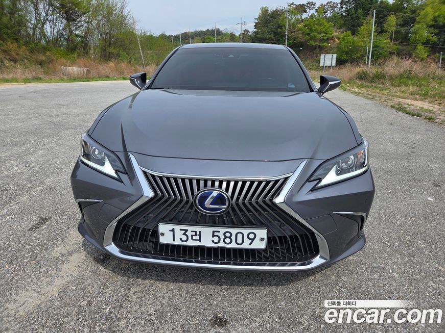 Lexus ES 2019