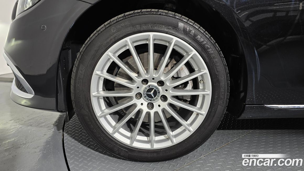 Mercedes-Benz E-Class 2023