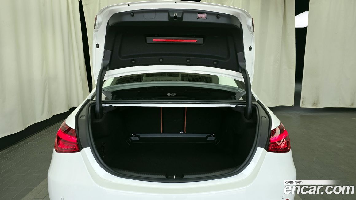 Mercedes-Benz C-Class 2023