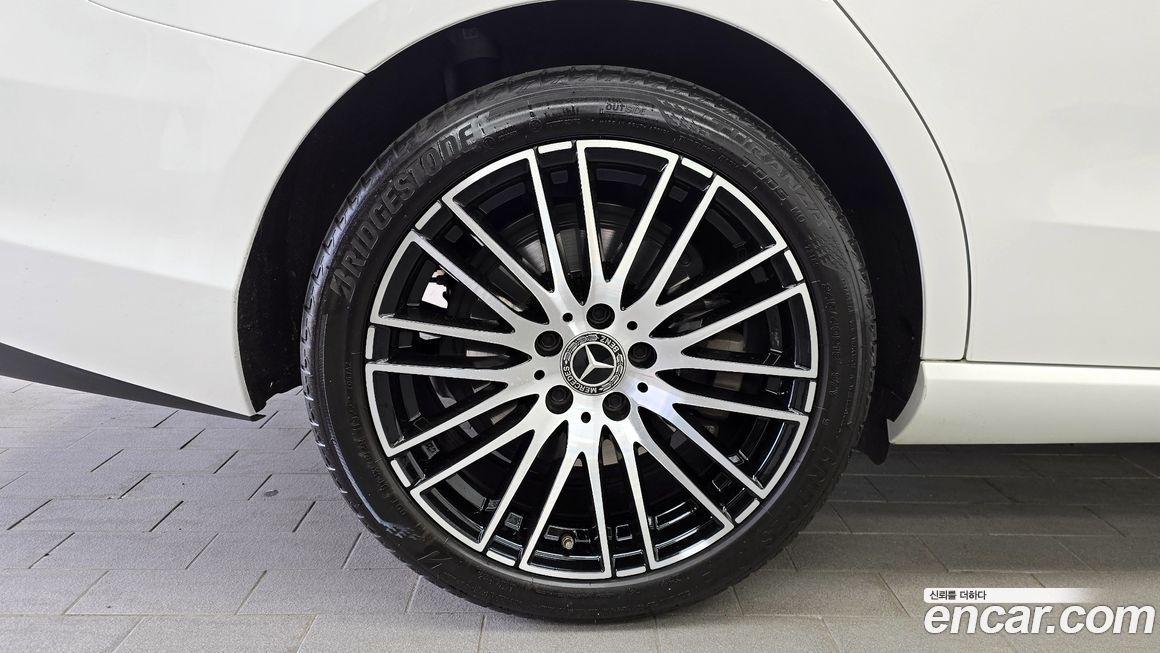 Mercedes-Benz C-Class 2023