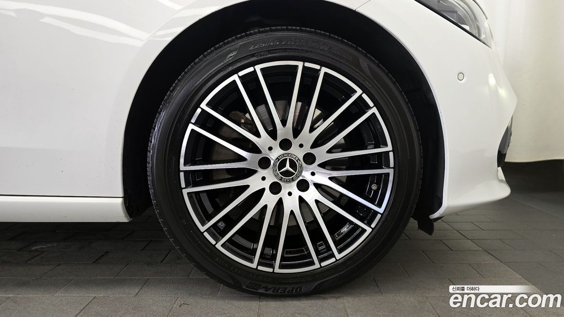 Mercedes-Benz C-Class 2023