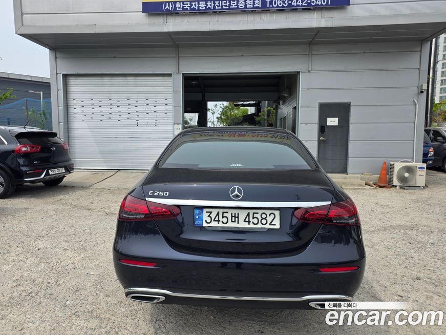Mercedes-Benz E-Class 2022