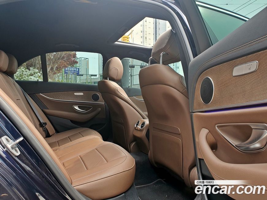 Mercedes-Benz E-Class 2022