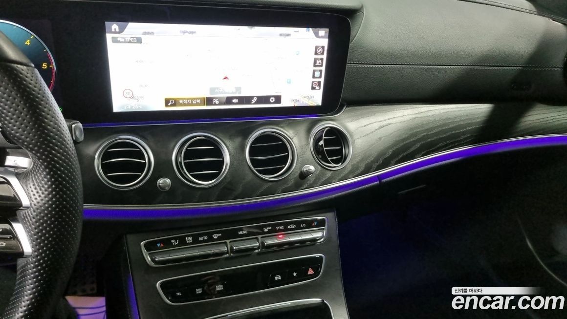 Mercedes-Benz E-Class 2022