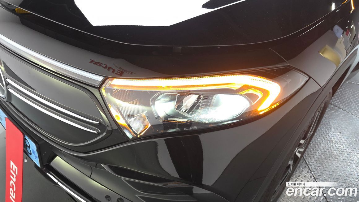 Mercedes-Benz EQB 2023