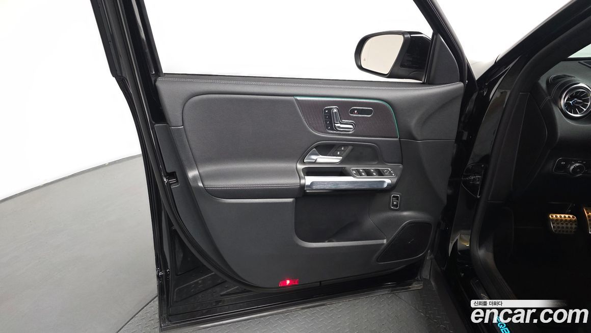 Mercedes-Benz EQB 2023