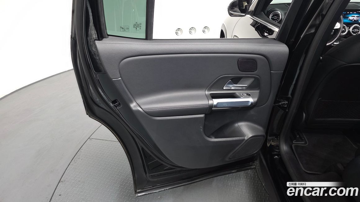 Mercedes-Benz EQB 2023