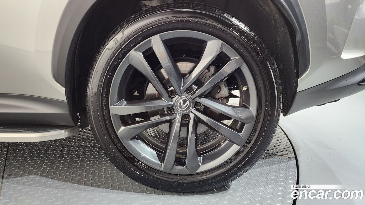 Lexus NX 2023