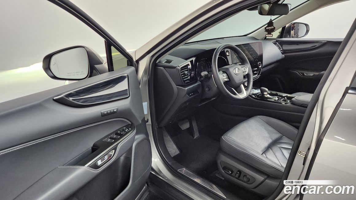 Lexus NX 2023
