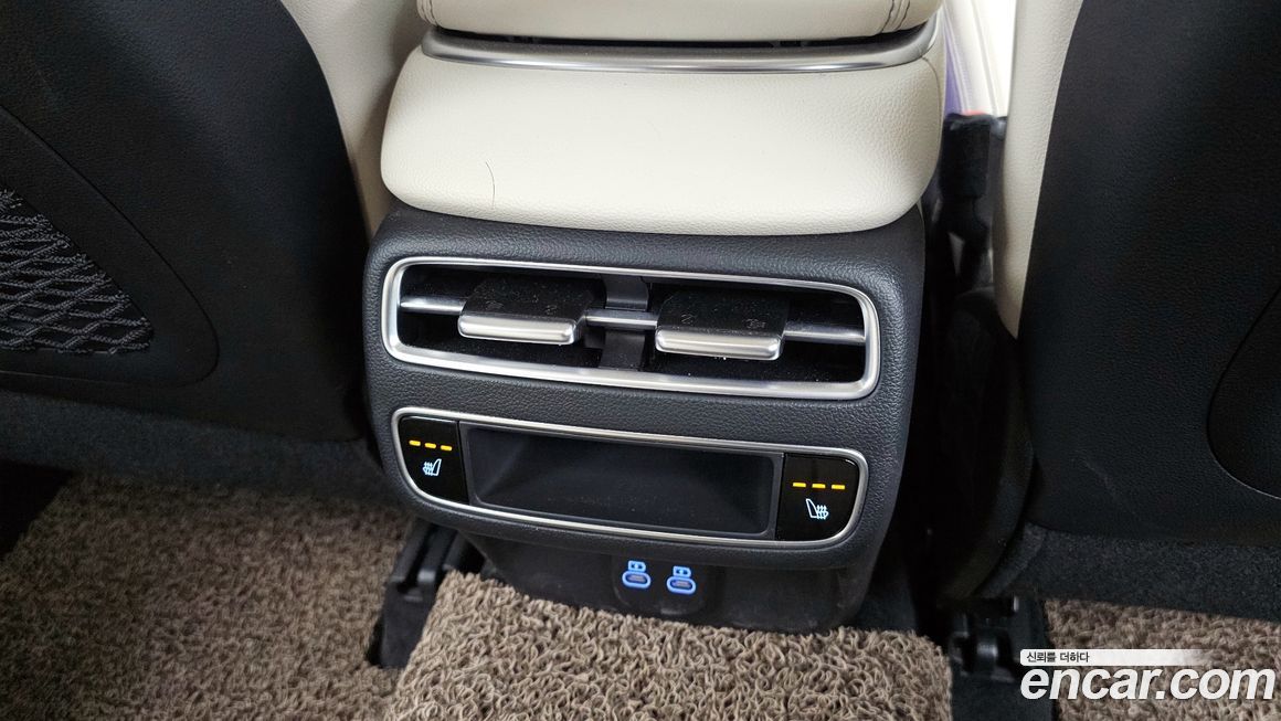 Genesis GV70 2025