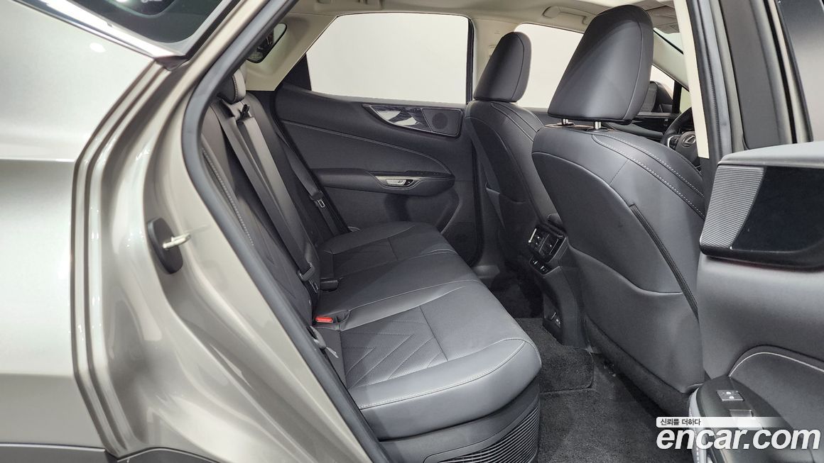 Lexus NX 2023