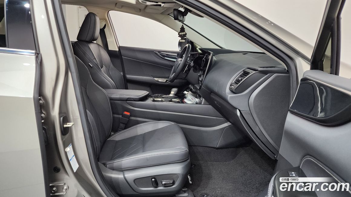 Lexus NX 2023