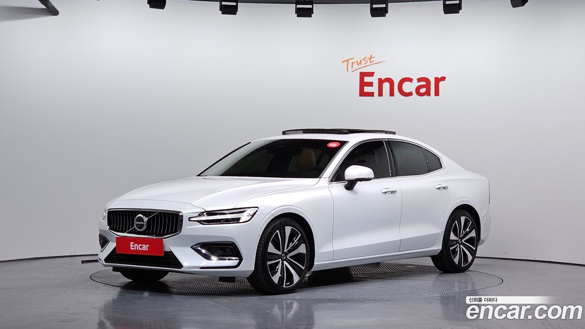Volvo S60 2025