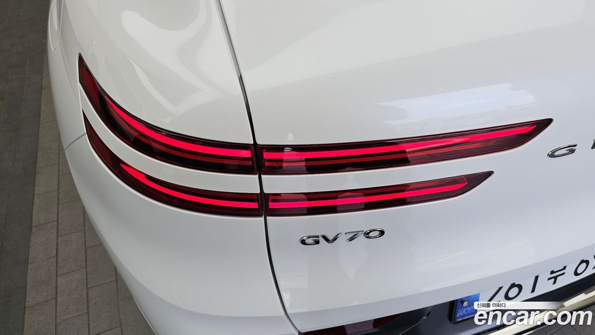Genesis GV70 2025