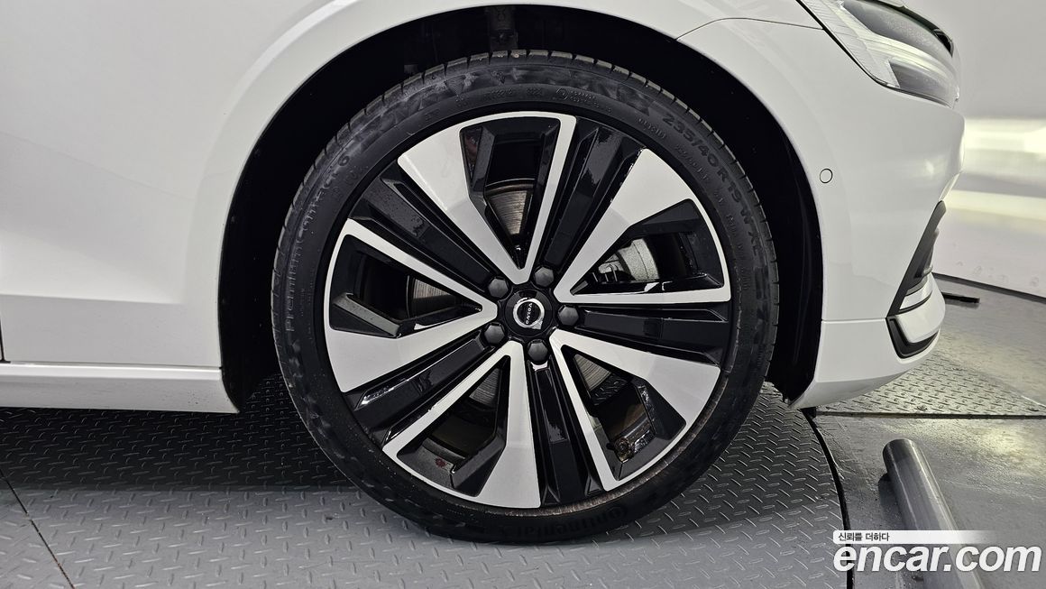 Volvo S60 2025